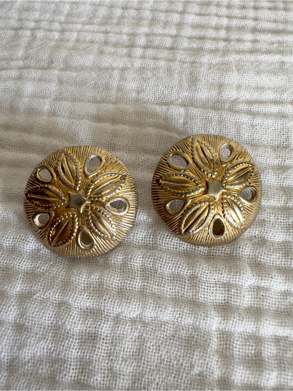 Vintage Avon Sand Dollar Earrings